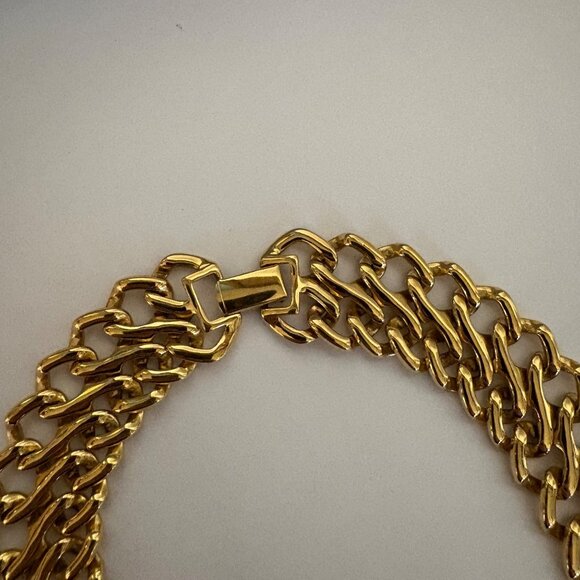 Gold Tone Interlocked Chain Link Choker Necklace Fold Over Clasp Chunky Classic - Picture 4 of 6